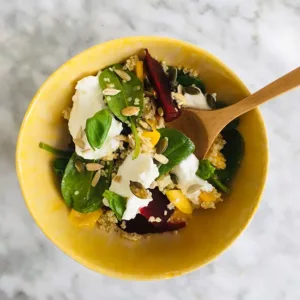 Quinoa met spinazie en mango