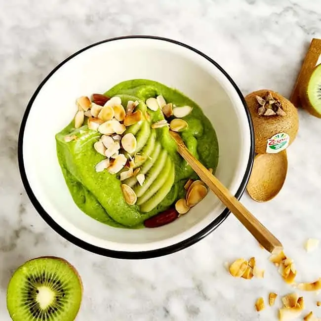 Smoothie kiwi, banaan en spinazie