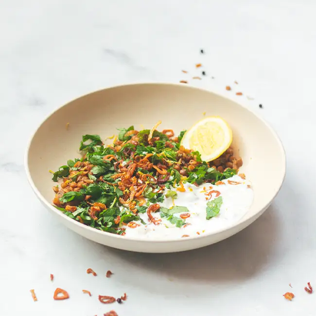linzen-met-crispy-sjalotten Linzen recept met gezouten yoghurt en crispy sjalotten