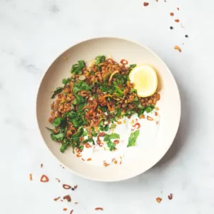 Linzen recept met gezouten yoghurt en crispy sjalotten