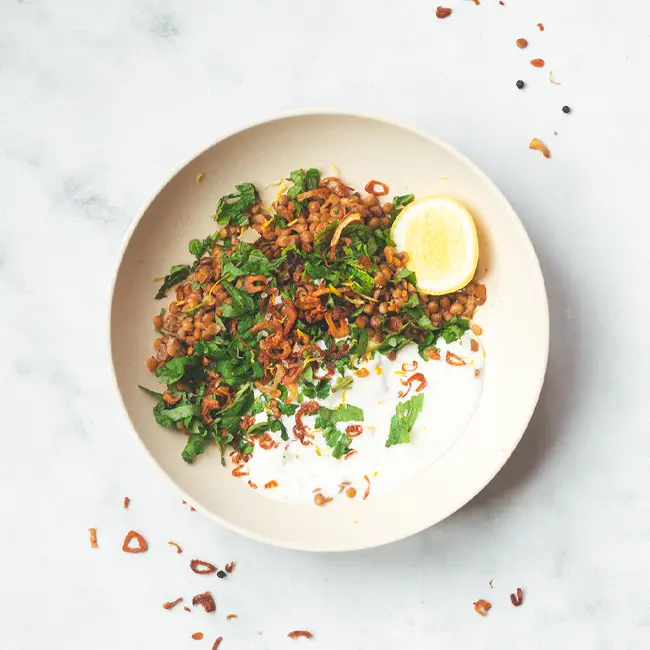 linzen-met-gezouten-yoghurt Linzen recept met gezouten yoghurt en crispy sjalotten