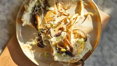 Geklopte feta op toast