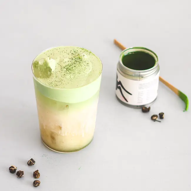 Jasmine latte met cold foam