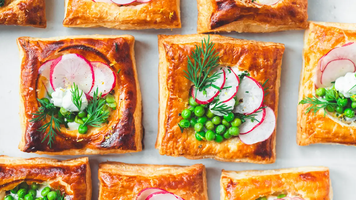 Groentetaartjes met bladerdeeg groente taartjes van bladerdeeg