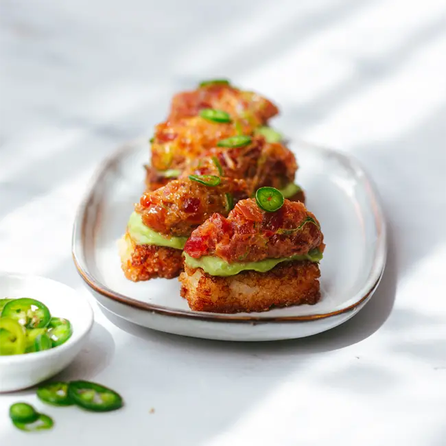 Cripsy rice spicy tuna crispy rice met tonijn