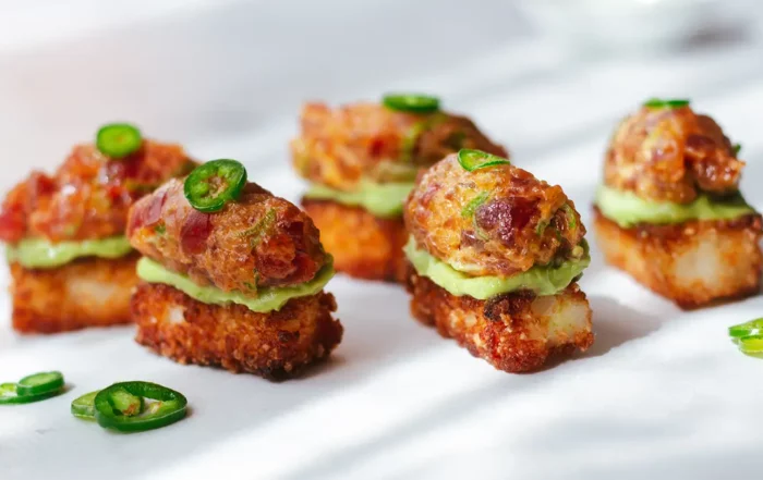 Cripsy rice spicy tuna crispy rice met tonijn