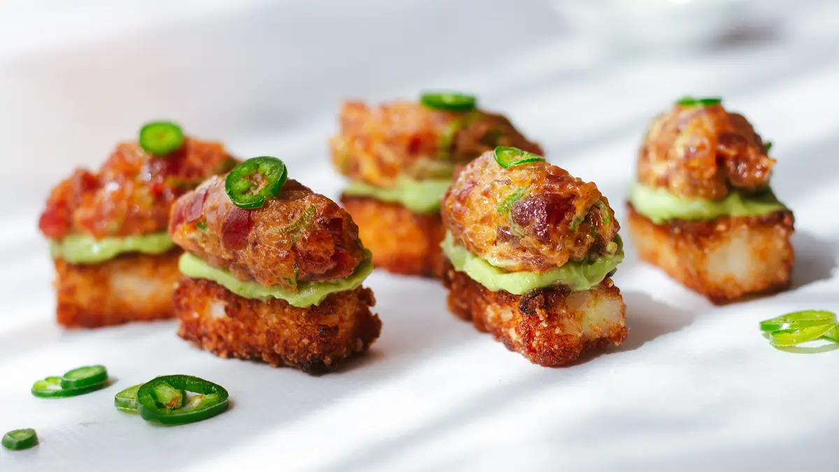 Cripsy rice spicy tuna crispy rice met tonijn