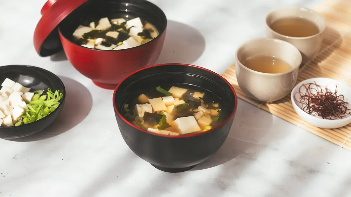 Misosoep binnen 10 minuten volgens authentiek Japans recept (+ bijzondere combinaties)