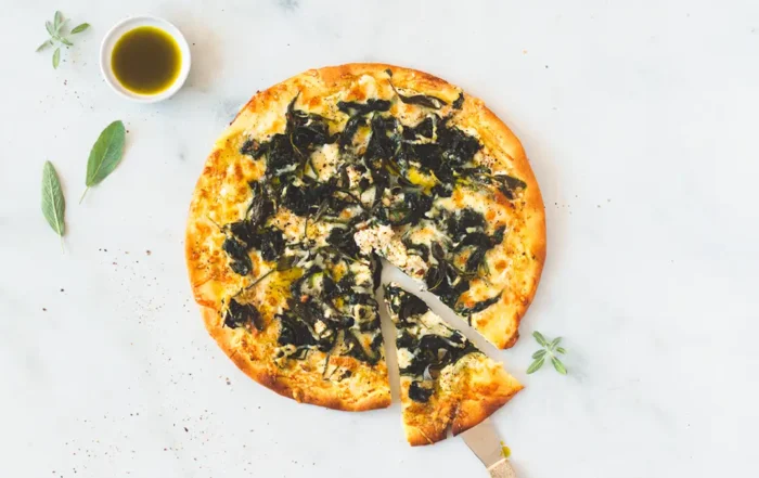 Pizza spinazie pizza pizza met spinazie